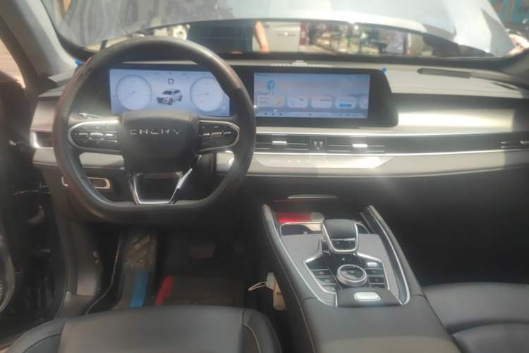Used Chery Tiggo 8 PLUS 2024 Champion Edition 290TGDI DCT Hao Yue Version 5 Seats Center Console