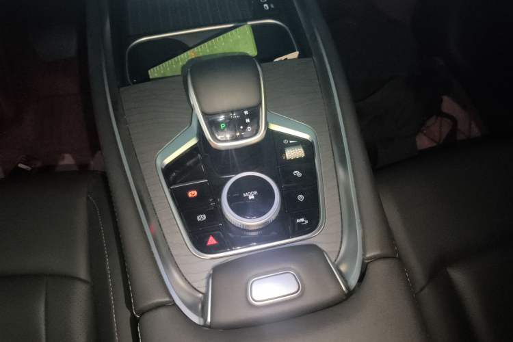 Used Chery Tiggo 8 PLUS 2024 Champion Edition 290TGDI DCT Hao Yue Version 5 Seats Gear Lever