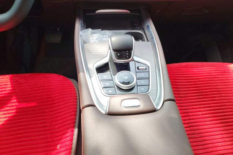 Used Chery Tiggo 8 PLUS 2024 Champion Edition 390TGDI DCT Bold Edition 5-Seater Gear Lever