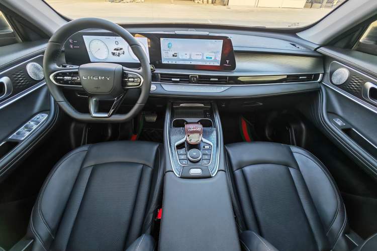 Used Chery Tiggo 8 PLUS 2024 Champion Edition 290TGDI DCT Passionate Version 5-Seater Interior 1
