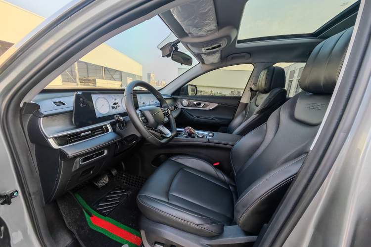 Used Chery Tiggo 8 PLUS 2024 Champion Edition 290TGDI DCT Passionate Version 5-Seater Interior 2
