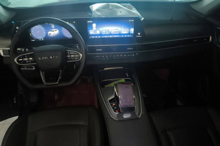 Used Chery Tiggo 8 PLUS 2024 Champion Edition 290TGDI DCT Hao Yue Version 5 Seats Interior 2