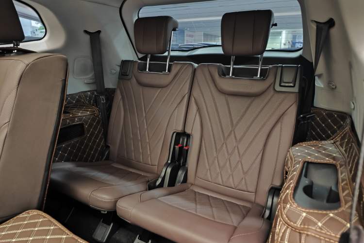 Used Chery Tiggo 8 PLUS 2024 Champion Edition 290TGDI DCT Deluxe Version 7-Seater Interior 3