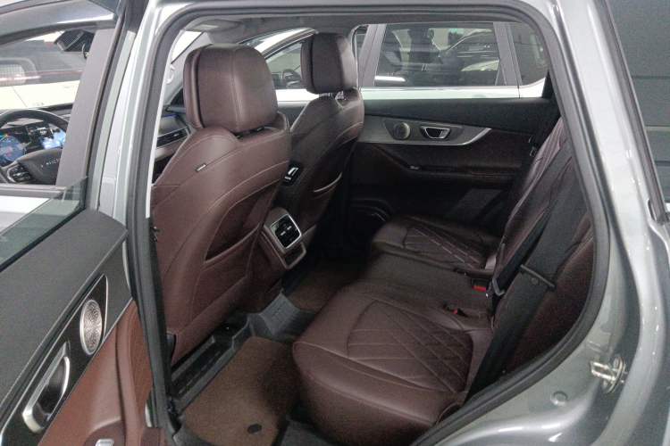 Used Chery Tiggo 8 PLUS 2024 Champion Edition 390TGDI DCT Bold Version 7-Seater Interior 4