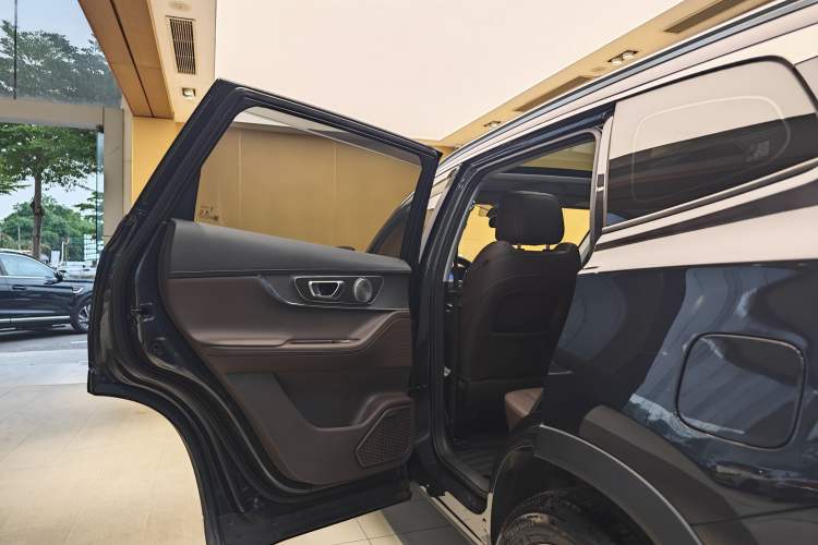 Used Chery Tiggo 8 PLUS 2024 Champion Edition 290TGDI DCT Deluxe Version 7-Seater Interior 4