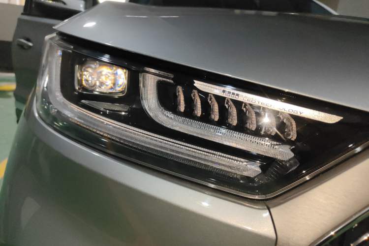 Used Chery Tiggo 8 PLUS 2024 Champion Edition 290TGDI DCT Passionate Version 7 Seats Right Front Headlight