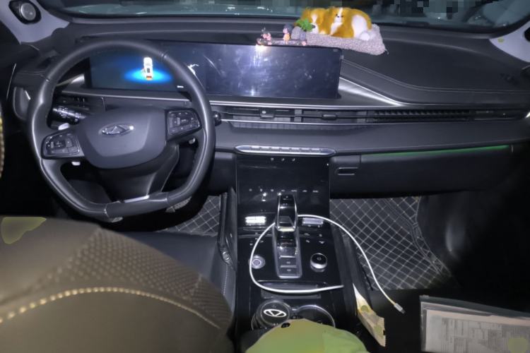 Used Chery Tiggo 8 PLUS 2024 Champion Edition 290TGDI DCT Hao Yue Version 5 Seats Center Console