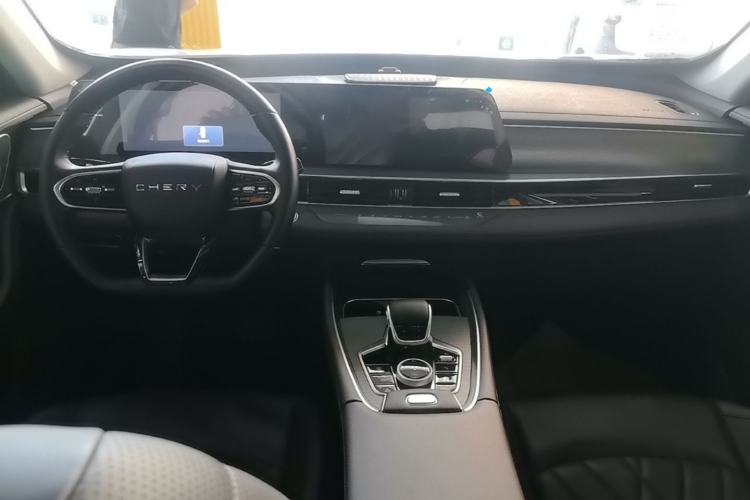 Used Chery Tiggo 8 PLUS 2024 Champion Edition 290TGDI DCT Deluxe Version 5-Seater Center Console