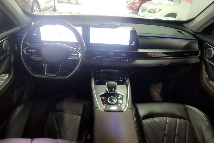 Used Chery Tiggo 8 PLUS 2024 Champion Edition 390TGDI DCT Bold Edition 5-Seater Center Console