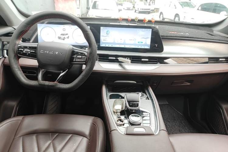 Used Chery Tiggo 8 PLUS 2024 Champion Edition 290TGDI DCT Deluxe Version 7-Seater Center Console
