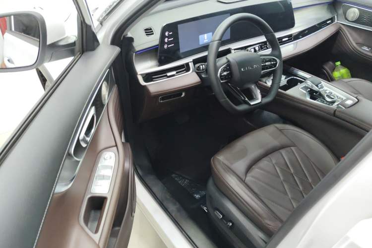 Used Chery Tiggo 8 PLUS 2024 Champion Edition 390TGDI DCT Bold Version 7-Seater Driver Seat
