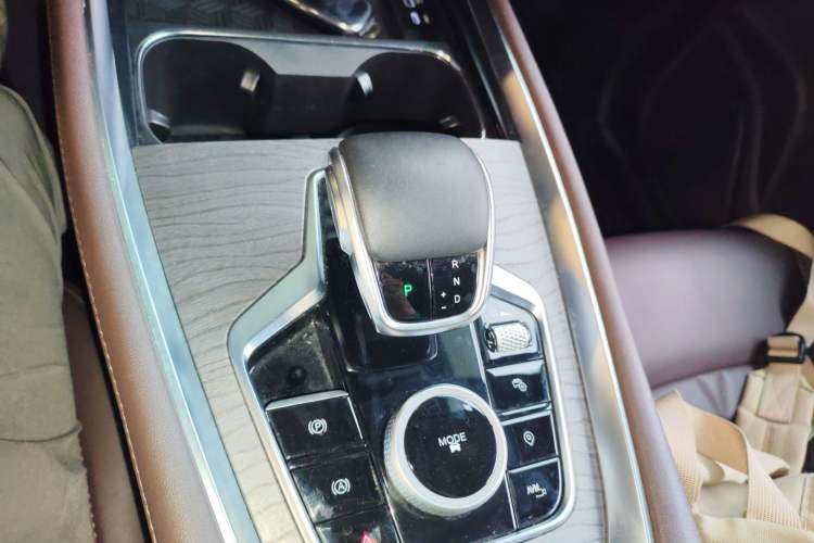 Used Chery Tiggo 8 PLUS 2024 Champion Edition 390TGDI DCT Bold Edition 5-Seater Gear Lever