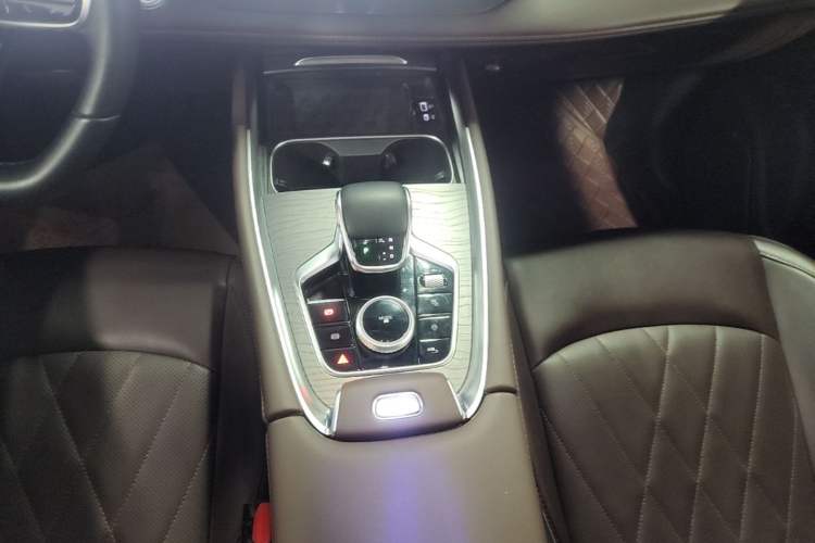 Used Chery Tiggo 8 PLUS 2024 Champion Edition 390TGDI DCT Bold Edition 5-Seater Gear Lever