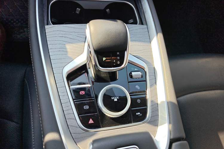 Used Chery Tiggo 8 PLUS 2024 Champion Edition 290TGDI DCT Hao Yue Version 5 Seats Gear Lever