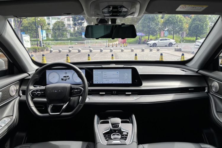 Used Chery Tiggo 8 PLUS 2024 Champion Edition 290TGDI DCT Hao Yue Version 5 Seats Interior 2