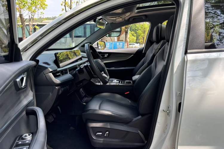 Used Chery Tiggo 8 PLUS 2024 Champion Edition 290TGDI DCT Passionate Version 5-Seater Interior 2