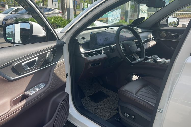 Used Chery Tiggo 8 PLUS 2024 Champion Edition 390TGDI DCT Bold Edition 5-Seater Interior 2
