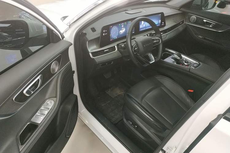 Used Chery Tiggo 8 PLUS 2024 Champion Edition 290TGDI DCT Hao Yue Version 5 Seats Interior 3