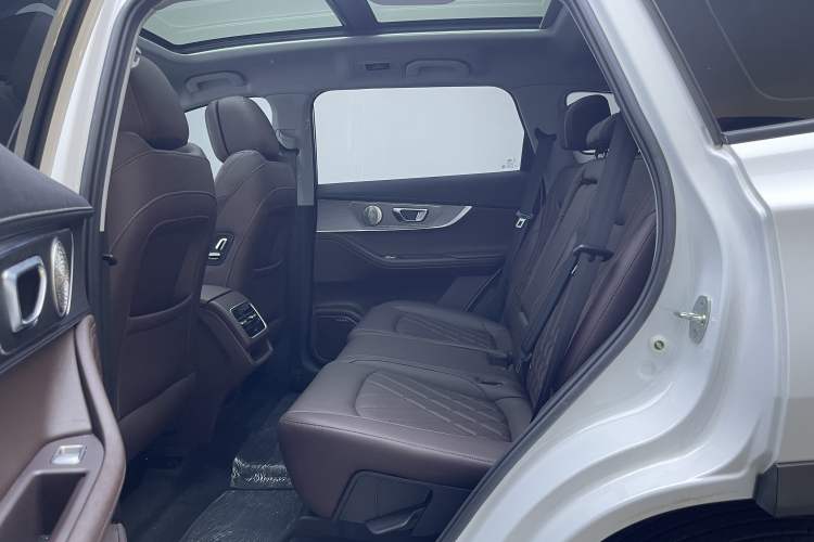 Used Chery Tiggo 8 PLUS 2024 Champion Edition 290TGDI DCT Deluxe Version 5-Seater Interior 4