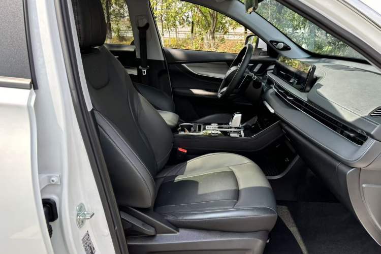Used Chery Tiggo 8 PLUS 2024 Champion Edition 290TGDI DCT Passionate Version 5-Seater Interior 7