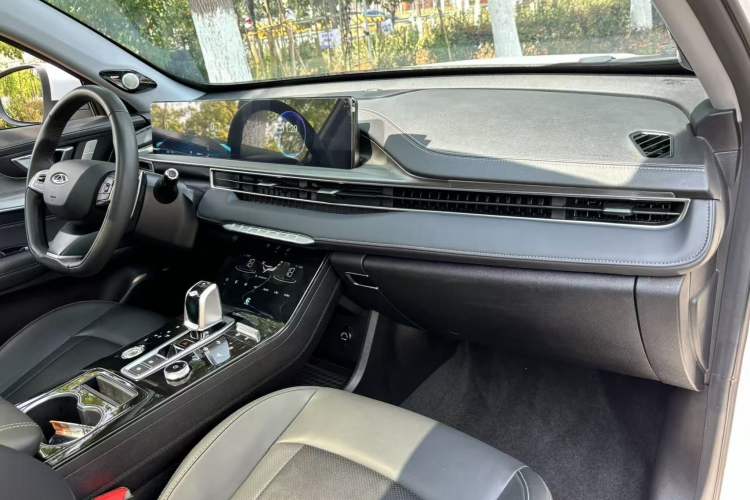 Used Chery Tiggo 8 PLUS 2024 Champion Edition 290TGDI DCT Passionate Version 5-Seater Interior 9