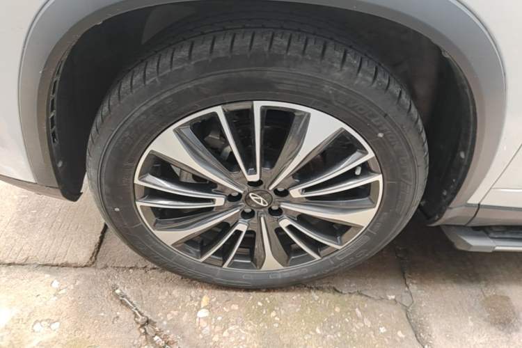 Used Chery Tiggo 8 PLUS 2024 Champion Edition 290TGDI DCT Deluxe Version 7-Seater Left Front Wheel Hub