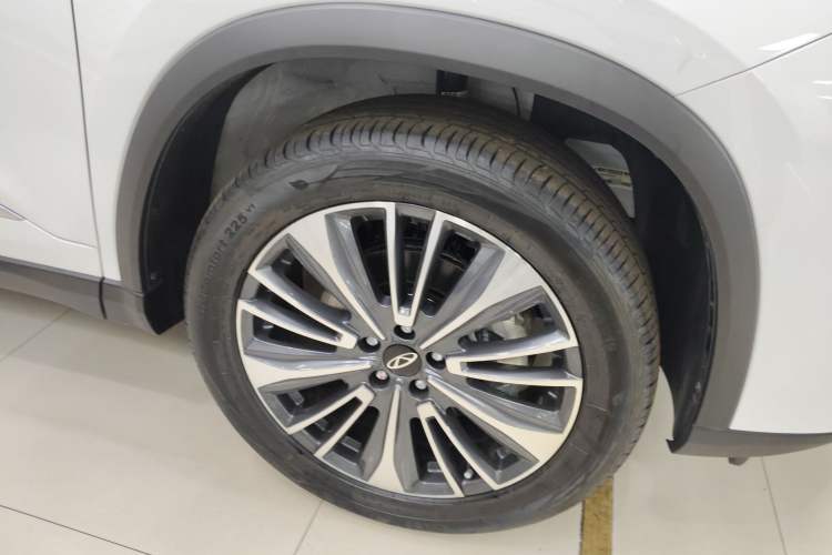 Used Chery Tiggo 8 PLUS 2024 Champion Edition 390TGDI DCT Bold Version 7-Seater Right Front Wheel Hub