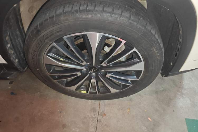 Used Chery Tiggo 8 PLUS 2024 Champion Edition 290TGDI DCT Deluxe Version 7-Seater Right Front Wheel Hub