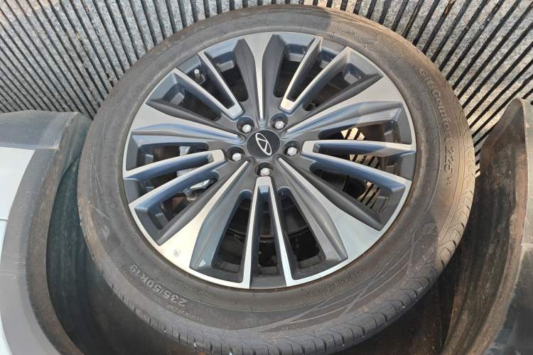 Used Chery Tiggo 8 PLUS 2024 Champion Edition 290TGDI DCT Deluxe Version 5-Seater Right Front Wheel Hub