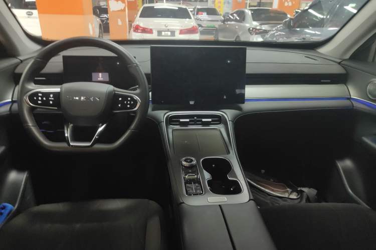 Used Chery Tiggo 8 PLUS 2025 290TGDI DCT Luxury 7-Seater Center Console
