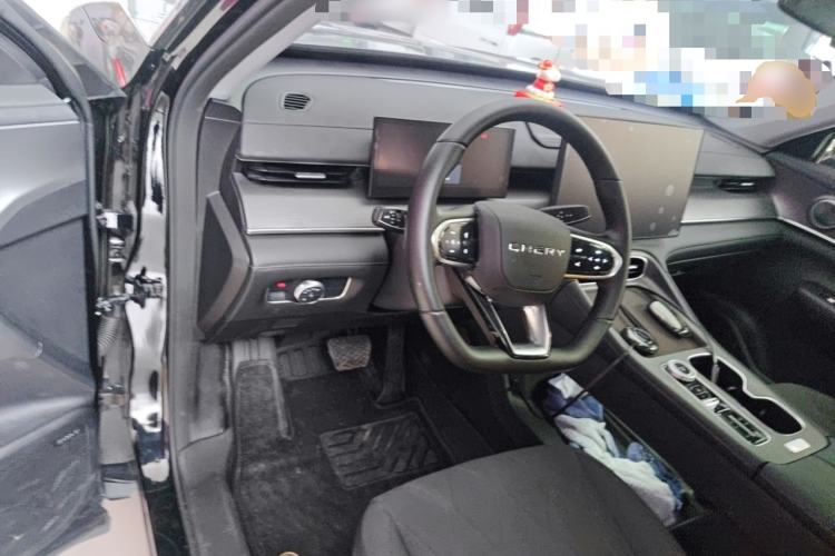 Used Chery Tiggo 8 PLUS 2025 Model 290TGDI DCT Chufeng Edition—5 Seaters Center Console