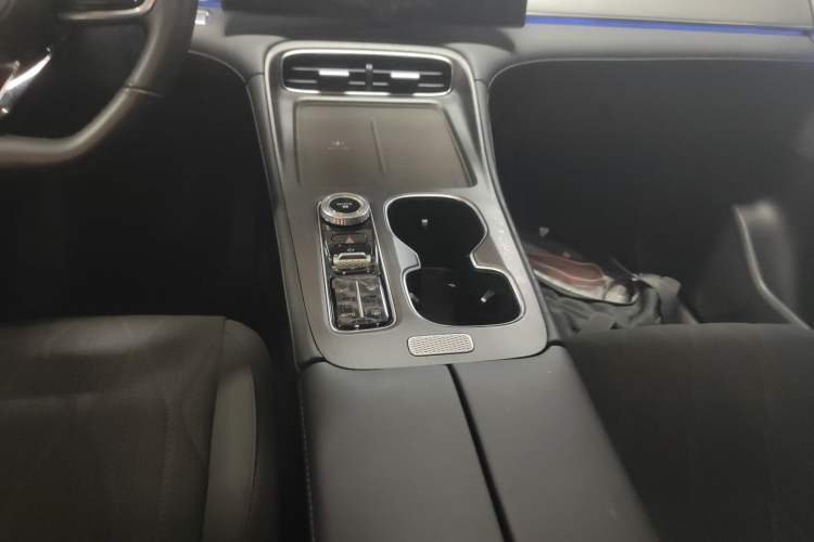 Used Chery Tiggo 8 PLUS 2025 290TGDI DCT Luxury 7-Seater Gear Lever