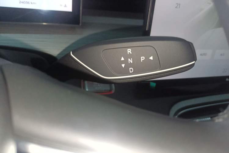 Used Chery Tiggo 8 PLUS 2025 290TGDI DCT Luxury 5-Seater Gear Lever