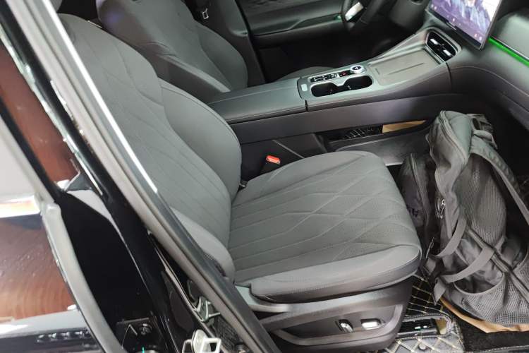 Used Chery Tiggo 8 PLUS 2025 290TGDI DCT Luxury 5-Seater Right Front Seat
