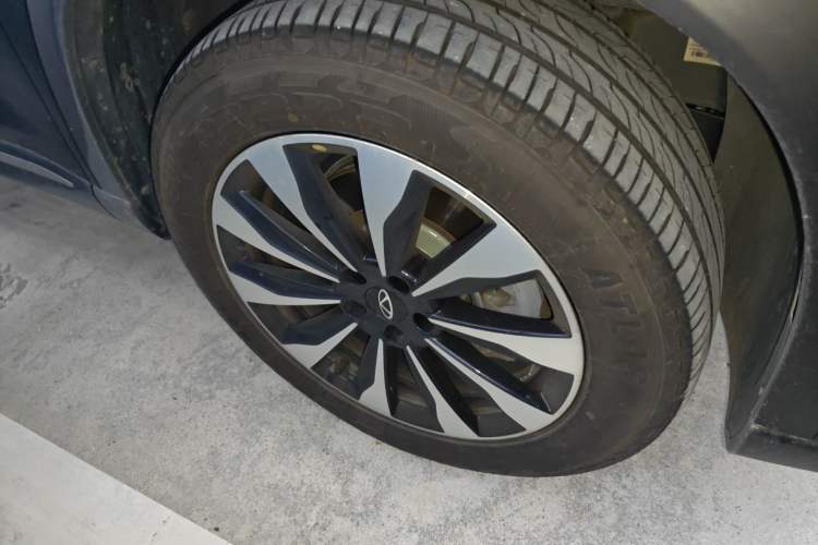 Used Chery Tiggo 8 PLUS 2025 290TGDI DCT Luxury 5-Seater Right Front Wheel Hub