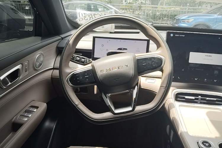 Used Chery Tiggo 8 PLUS 2025 390TGDI Automatic Ring Tower Champion Edition 5 Seats Steering Wheel
