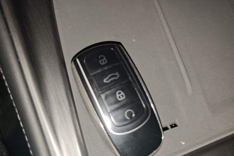 Used Chery Tiggo 8 PLUS 2025 290TGDI DCT Luxury 5-Seater Vehicle Key