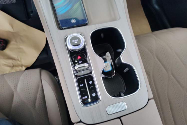 Used Chery Tiggo 8 PLUS 2025 290TGDI DCT Prestige 5-Seater Gear Lever