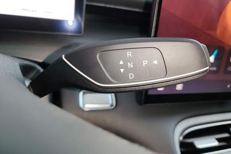 Used Chery Tiggo 8 PLUS 2025 290TGDI DCT Luxury 7-Seater Gear Lever