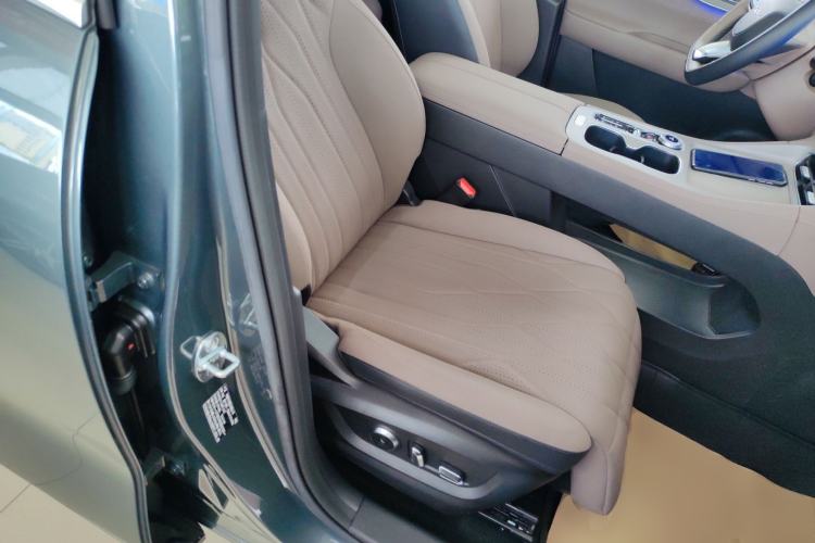 Used Chery Tiggo 8 PLUS 2025 290TGDI DCT Prestige 5-Seater Right Front Seat