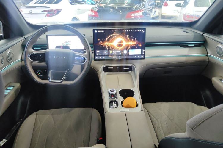 Used Chery Tiggo 8 PLUS 2025 290TGDI DCT Prestige 5-Seater Center Console