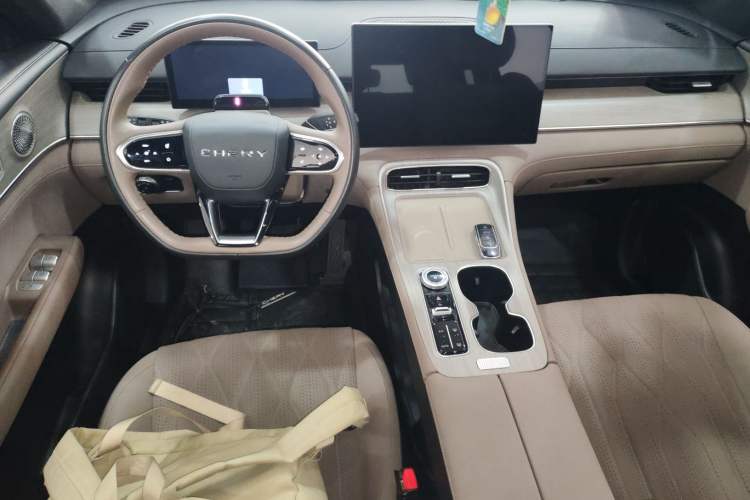 Used Chery Tiggo 8 PLUS 2025 290TGDI DCT Prestige 5-Seater Center Console