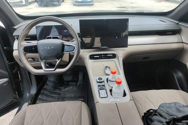 Used Chery Tiggo 8 PLUS 2025 290TGDI DCT Prestige 5-Seater Center Console