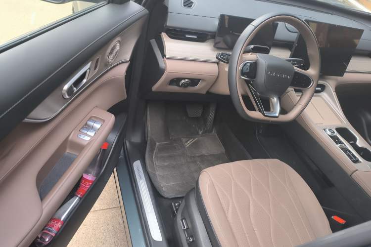 Used Chery Tiggo 8 PLUS 2025 290TGDI DCT Prestige 5-Seater Driver Seat