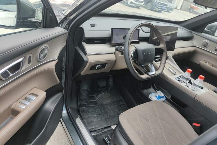 Used Chery Tiggo 8 PLUS 2025 290TGDI DCT Prestige 5-Seater Driver Seat