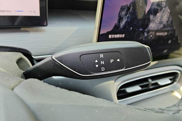 Used Chery Tiggo 8 PLUS 2025 290TGDI DCT Luxury 5-Seater Gear Lever