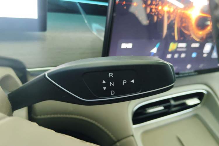 Used Chery Tiggo 8 PLUS 2025 290TGDI DCT Prestige 5-Seater Gear Lever