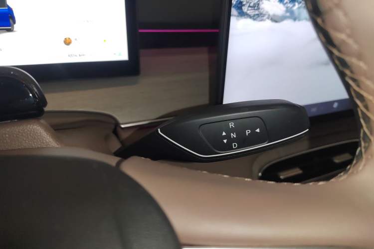 Used Chery Tiggo 8 PLUS 2025 290TGDI DCT Prestige 5-Seater Gear Lever