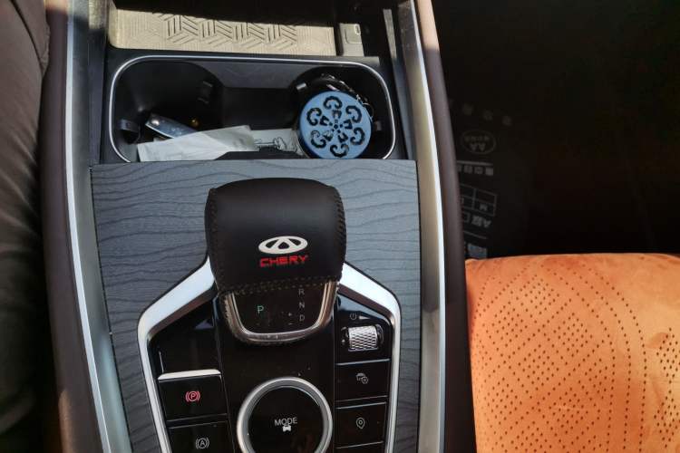 Used Chery Tiggo 8 PLUS 2025 Model 290TGDI DCT Classic Edition—5 Seaters Gear Lever