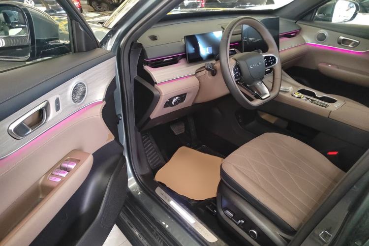Used Chery Tiggo 8 PLUS 2025 290TGDI DCT Prestige 5-Seater Interior 3